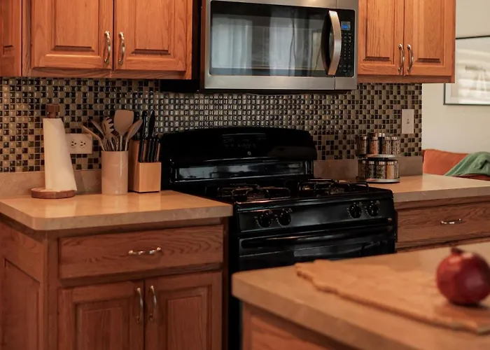 Your Cozy Getaway With Sunroom & Gaming Streamwood