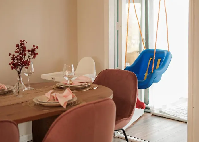 Ferienhaus Your Cozy Getaway With Sunroom & Gaming *