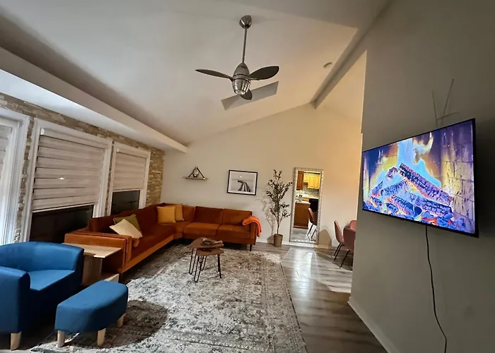 Ferienhaus Your Cozy Getaway With Sunroom & Gaming *