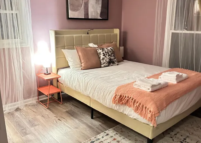 Ferienhaus Your Cozy Getaway With Sunroom & Gaming Streamwood