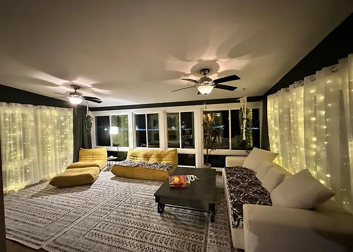 Ferienhaus Your Cozy Getaway With Sunroom & Gaming *