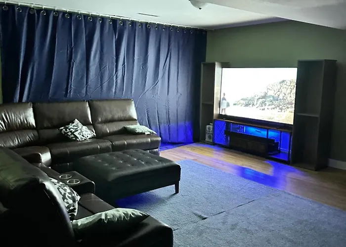 Your Cozy Getaway With Sunroom & Gaming Streamwood