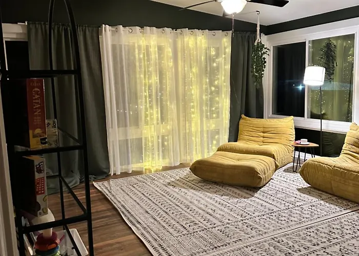 Ferienhaus Your Cozy Getaway With Sunroom & Gaming