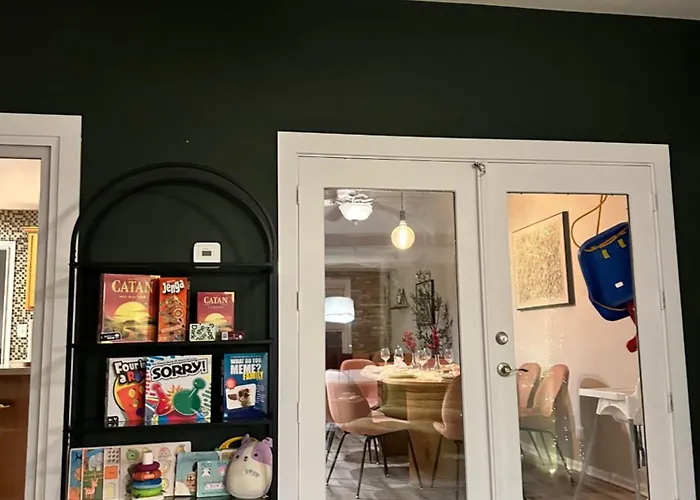 Your Cozy Getaway With Sunroom & Gaming